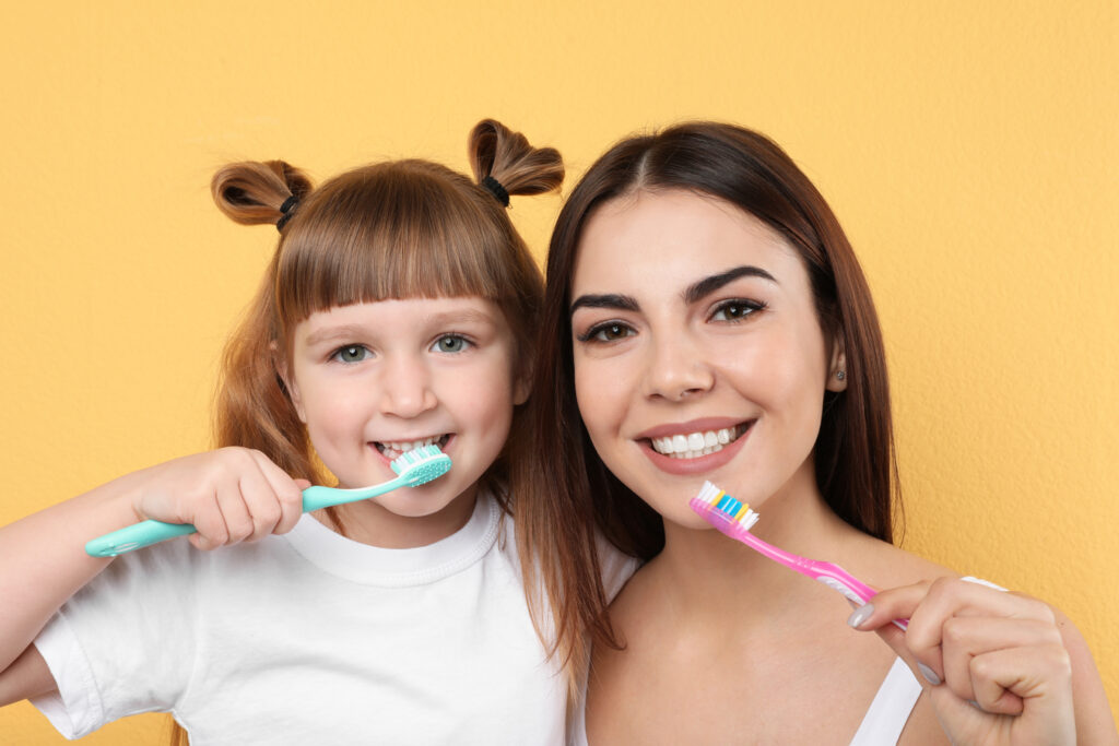 Como cepillarse los dientes 1024x683 - Cómo cepillarse los dientes